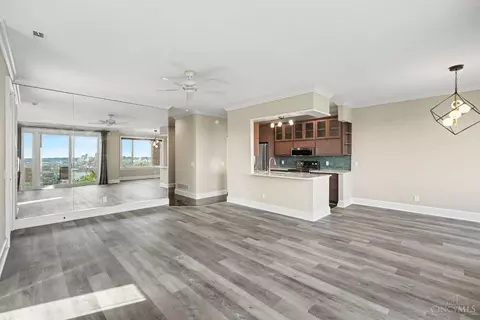 Living - 390 Grand Ave, Cincinnati, OH 45205 photo 2 of 7