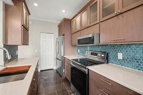 Kitchen - 390 Grand Ave, Cincinnati, OH 45205 photo 3 of 4