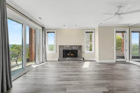 Living - 390 Grand Ave, Cincinnati, OH 45205 photo 7 of 7
