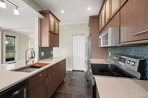 Kitchen - 390 Grand Ave, Cincinnati, OH 45205 photo 1 of 4