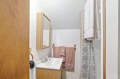Bath - 8554 Plainfield Rd, Cincinnati, OH 45236 photo 2 of 2