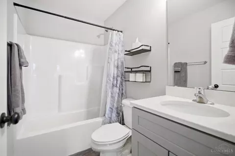 Bath - 1940 Redbud Dr, Hamilton, OH 45013 photo 2 of 2