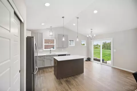 Kitchen - 1940 Redbud Dr, Hamilton, OH 45013 photo 1 of 2