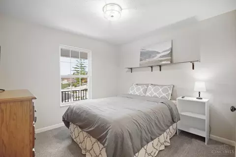 Bedroom - 1940 Redbud Dr, Hamilton, OH 45013 photo 3 of 5