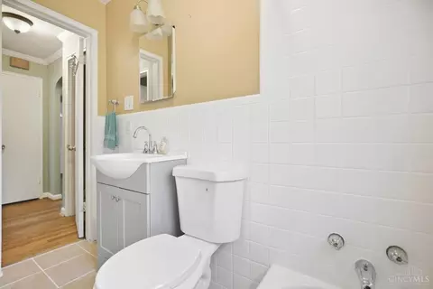 Bath - 1601 Sutton Ave, Cincinnati, OH 45230 photo 1 of 4
