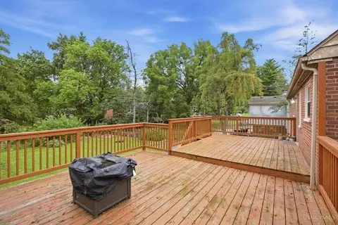 Exterior - 1601 Sutton Ave, Cincinnati, OH 45230 photo 5 of 7