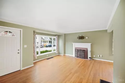 Living - 1601 Sutton Ave, Cincinnati, OH 45230 photo 1 of 6
