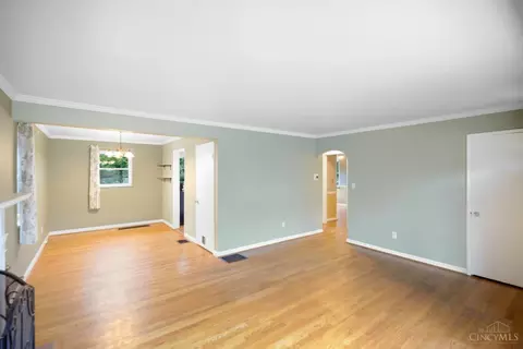 Living - 1601 Sutton Ave, Cincinnati, OH 45230 photo 3 of 6