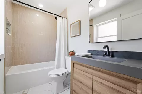Bath - 8810 Pine Rd, Cincinnati, OH 45242 photo 5 of 7