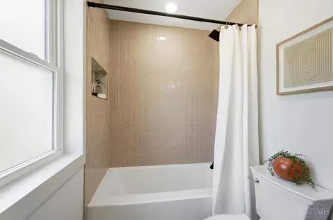 Bath - 8810 Pine Rd, Cincinnati, OH 45242 photo 6 of 7