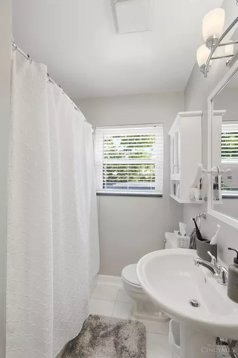 Bath - 3520 Robb Ave, Cheviot, OH 45211 photo 2 of 5