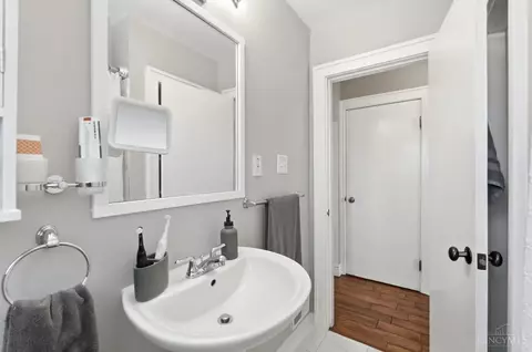 Bath - 3520 Robb Ave, Cheviot, OH 45211 photo 3 of 5