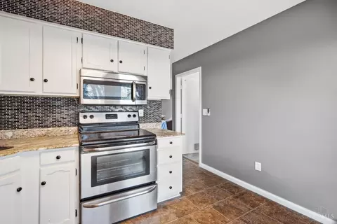 Kitchen - 324 Conova Dr, Monroe, OH 45050 photo 3 of 5
