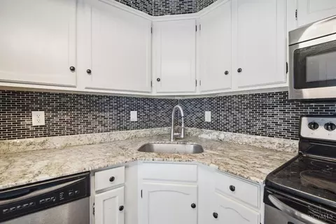 Kitchen - 324 Conova Dr, Monroe, OH 45050 photo 4 of 5