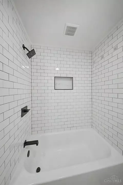 Bath - 3236 Vittmer Ave, Cincinnati, OH 45238 photo 2 of 3