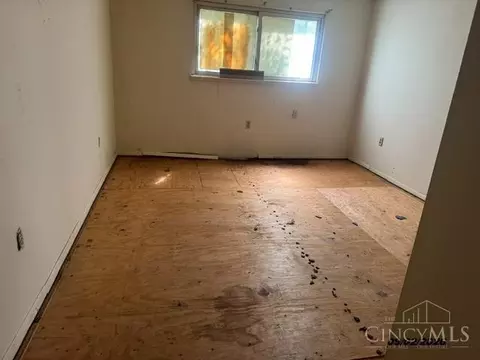 955 Matthews Dr, Lincoln Heights, OH 45215 photo 5