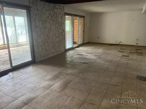 955 Matthews Dr, Lincoln Heights, OH 45215 photo 3