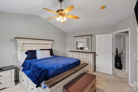 Bedroom - 9648 Fallshill Cir, Cincinnati, OH 45231 photo 2 of 4