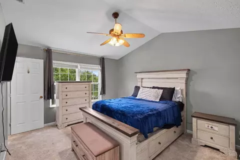 Bedroom - 9648 Fallshill Cir, Cincinnati, OH 45231 photo 1 of 4