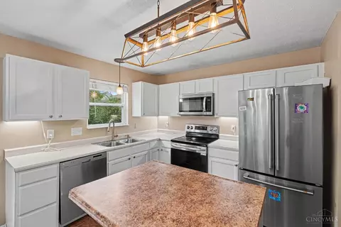 Kitchen - 9648 Fallshill Cir, Cincinnati, OH 45231 photo 1 of 2