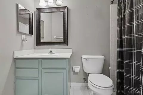 Bath - 9648 Fallshill Cir, Cincinnati, OH 45231 photo 2 of 2