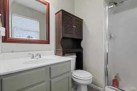 Bath - 9648 Fallshill Cir, Cincinnati, OH 45231 photo 1 of 2