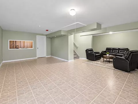 Living - 9648 Fallshill Cir, Cincinnati, OH 45231 photo 2 of 2