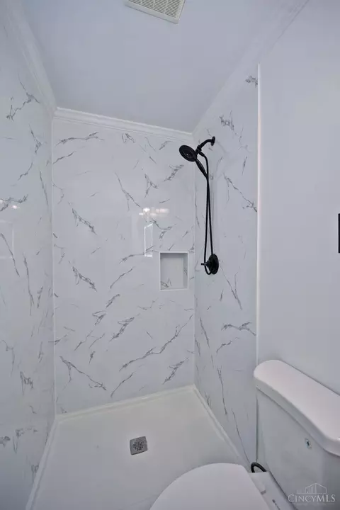 Bath - 4603 Mitchell Ave, Cincinnati, OH 45232 photo 2 of 4