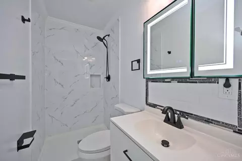 Bath - 4603 Mitchell Ave, Cincinnati, OH 45232 photo 1 of 4