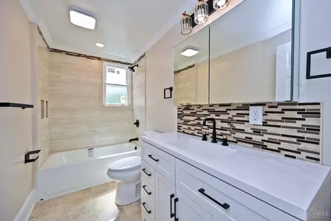 Bath - 4603 Mitchell Ave, Cincinnati, OH 45232 photo 3 of 4
