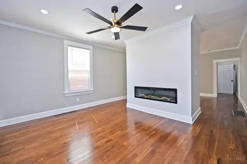 Living - 4603 Mitchell Ave, Cincinnati, OH 45232 photo 2 of 3