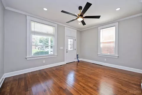 Living - 4603 Mitchell Ave, Cincinnati, OH 45232 photo 3 of 3