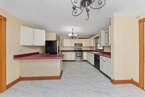 Kitchen - 2000 Stivers Rd, Aberdeen, OH 45101 photo 2 of 2