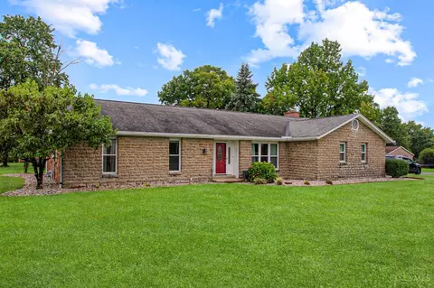 8044 Honeysuckle Ln, West Chester, OH 45069