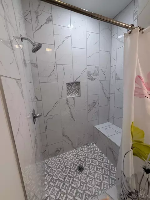Bath - 1720 Dexter Ave, Cincinnati, OH 45206 photo 4 of 4