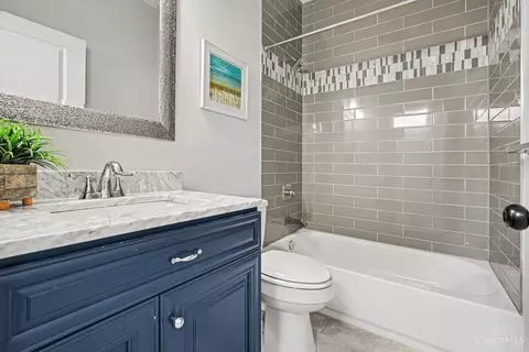 Bath - 1720 Dexter Ave, Cincinnati, OH 45206 photo 2 of 4