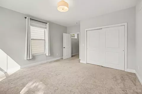 Bedroom - 1720 Dexter Ave, Cincinnati, OH 45206 photo 2 of 8