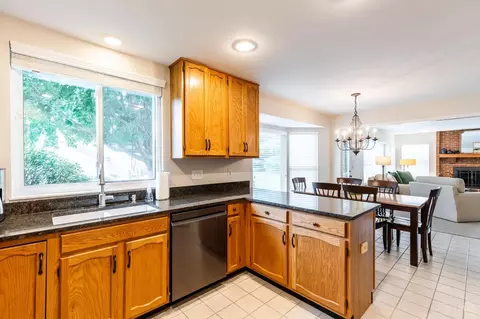 Kitchen - 5013 Barnsby Ln, Cincinnati, OH 45244 photo 3 of 4