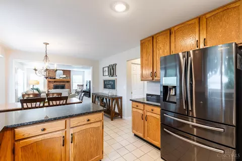 Kitchen - 5013 Barnsby Ln, Cincinnati, OH 45244 photo 4 of 4