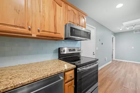 Kitchen - 78 Schroder Ln, Hamilton, OH 45013 photo 3 of 4