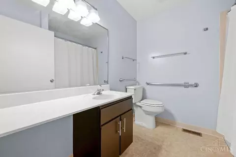 Bath - 78 Schroder Ln, Hamilton, OH 45013 photo 1 of 2