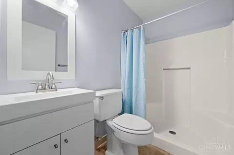 Bath - 78 Schroder Ln, Hamilton, OH 45013 photo 2 of 2