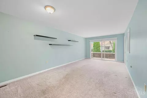 Living - 78 Schroder Ln, Hamilton, OH 45013 photo 2 of 2