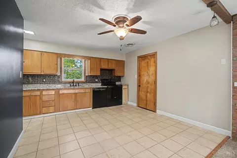 Kitchen - 4853 Eck Rd, Middletown, OH 45042 photo 1 of 6