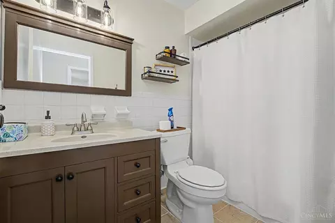 Bath - 4853 Eck Rd, Middletown, OH 45042 photo 1 of 1