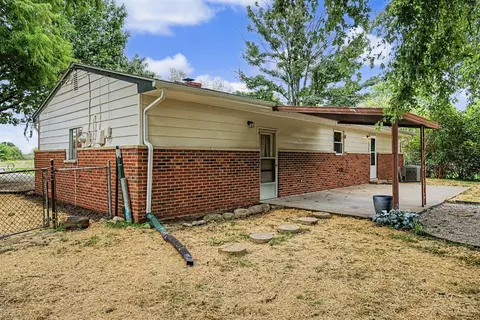 Exterior - 4853 Eck Rd, Middletown, OH 45042 photo 11 of 16