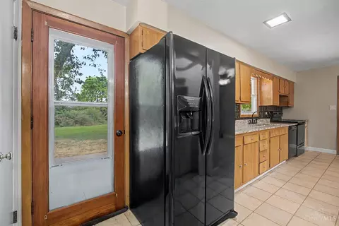 Kitchen - 4853 Eck Rd, Middletown, OH 45042 photo 6 of 6