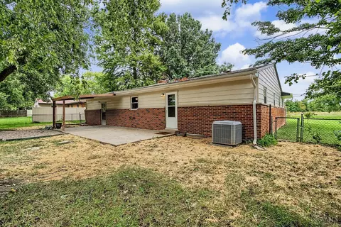 Exterior - 4853 Eck Rd, Middletown, OH 45042 photo 14 of 16