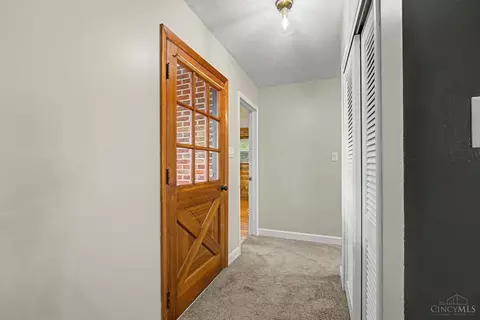 Entry Way - 4853 Eck Rd, Middletown, OH 45042 photo 2 of 4