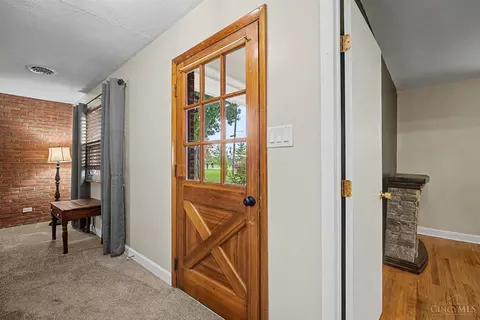 Entry Way - 4853 Eck Rd, Middletown, OH 45042 photo 1 of 4